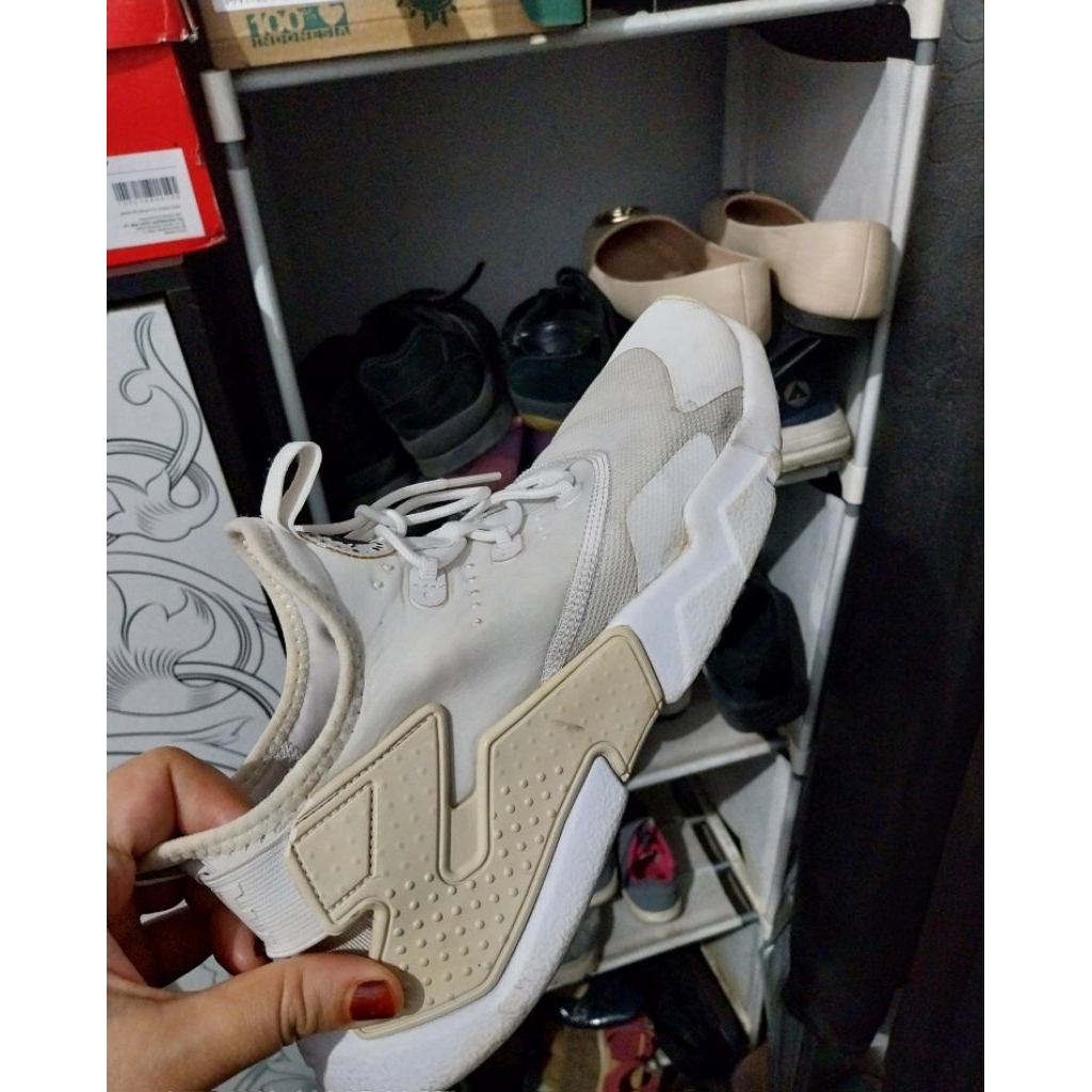 [PRELOVED] SEPATU SNEAKER WANITA