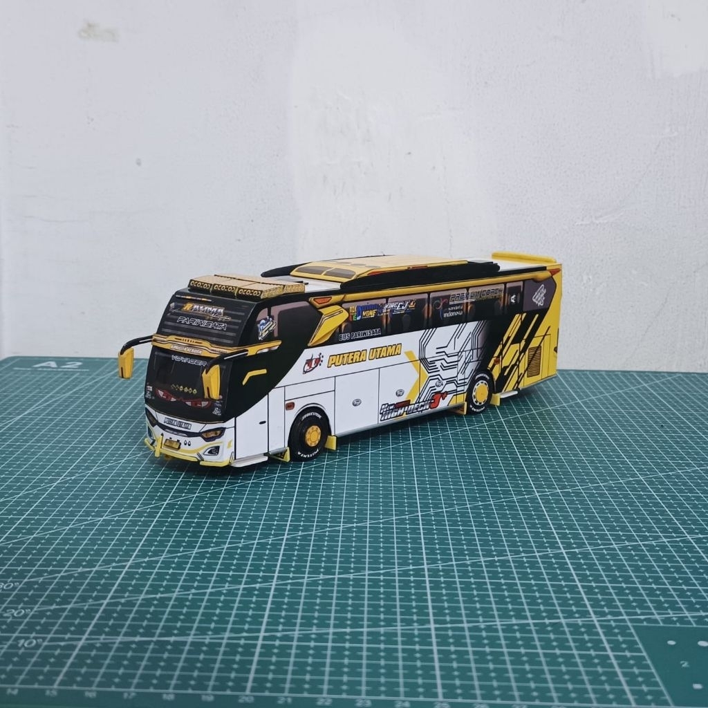 miniatur papercraft bus putera utama rahma nursyifa skala 50