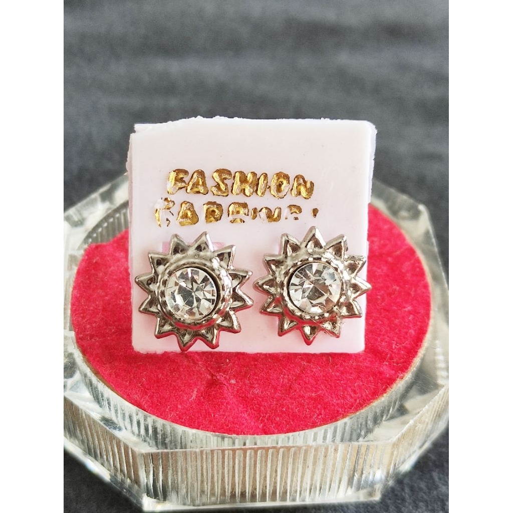 anting / giwang matahari mata satu besar warna silver, anting titanium, anting anak, anting kristal