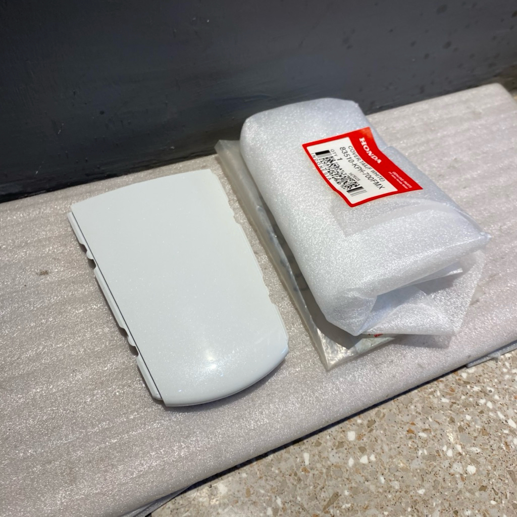 83510 KPH 700FMX COVER TAIL SAMBUNGAN BODY BELAKANG SUPRA X 125 BATMAN PUTIH ORIGINAL AHM