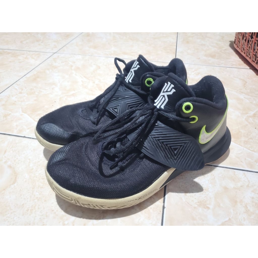 Sepati Basket second original Kyrie Flytrap 3, Size 42