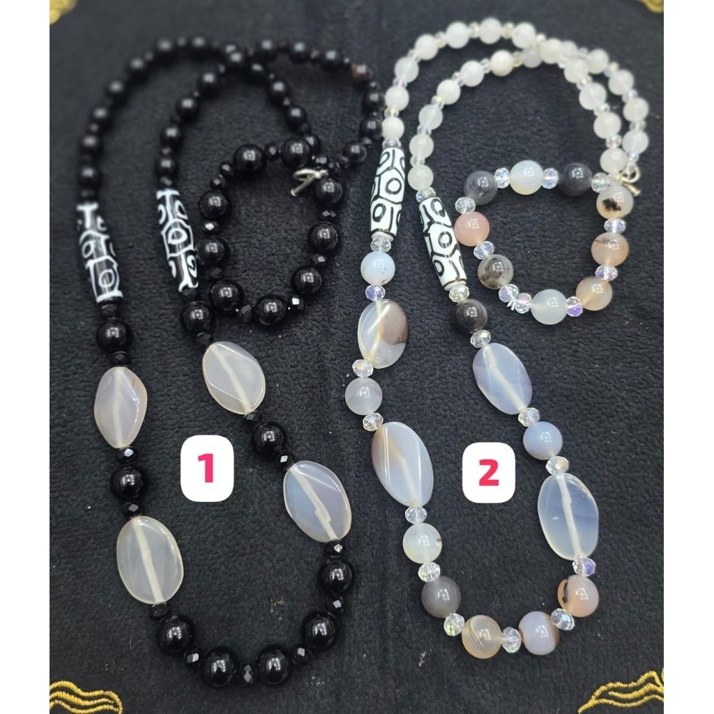 Satu set kalung dan gelang  batu Kalimantan