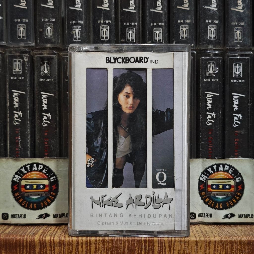 Kaset - Nike Ardilla - Bintang Kehidupan - Kaset Pita - Radio Tape - Radio - Pemutar Kaset - Retro -