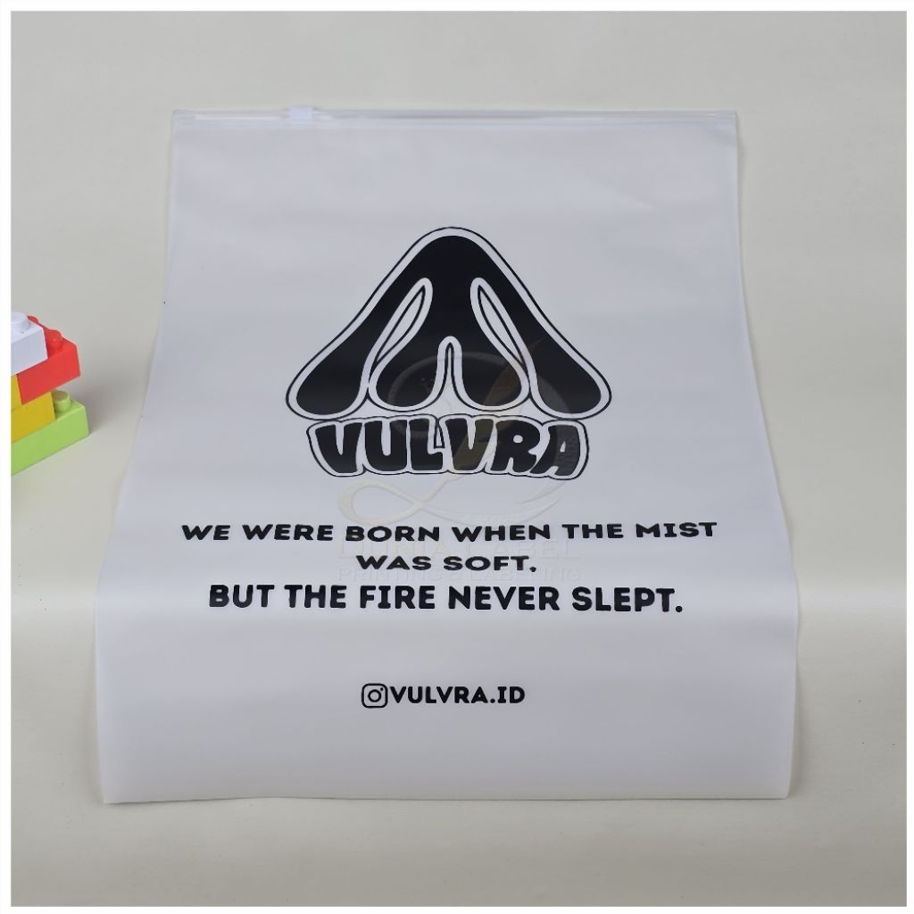 Ziplock zipper bag custom sablon ( min 100pcs ) plastic packing baju zipper lock zipper bag