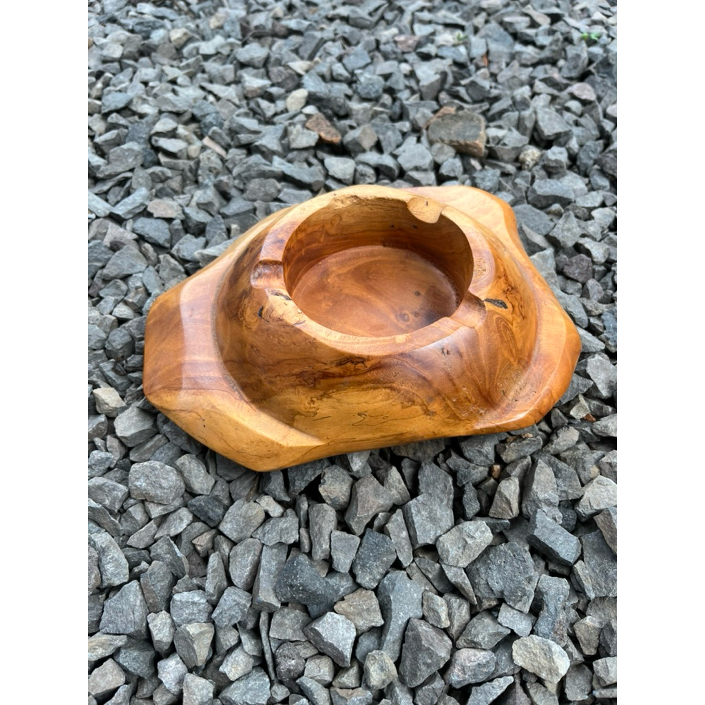 Asbak Kayu Ukir Handmade – Asbak Rokok Kayu Solid Unik Hiasan Meja Etnik Pusat Batik Banyuwangi