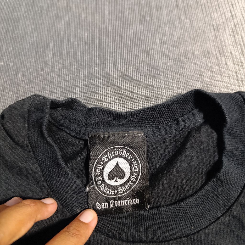 Atasan kaos cowok hitam api ungu biru