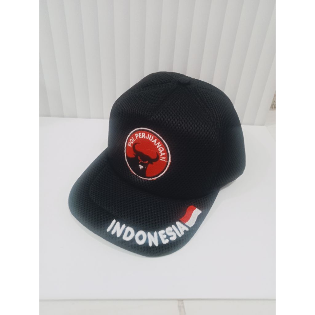 TOPI PDI PERJUANGAN