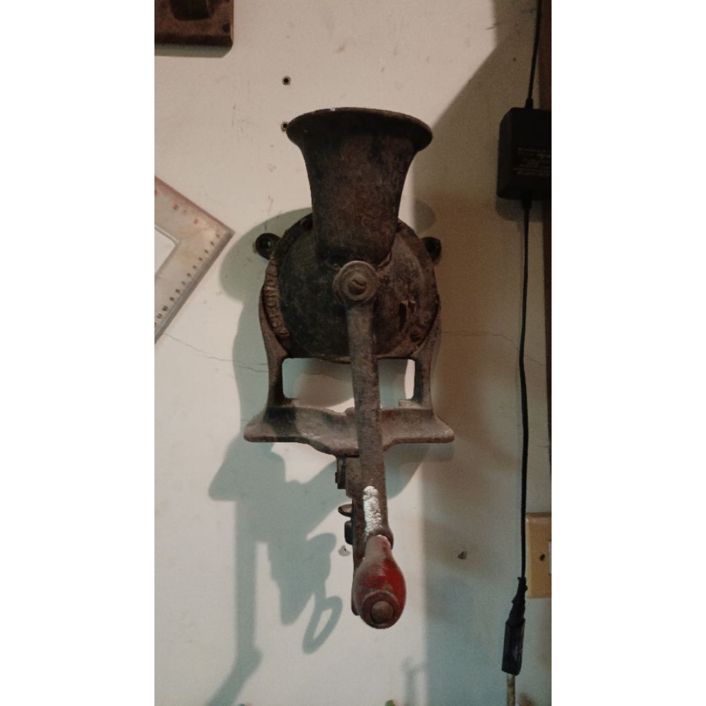 gilingan Kopi MADE IN ENGLAND Jadul vintage antik lawas kuno rare langka klasik dan imoet