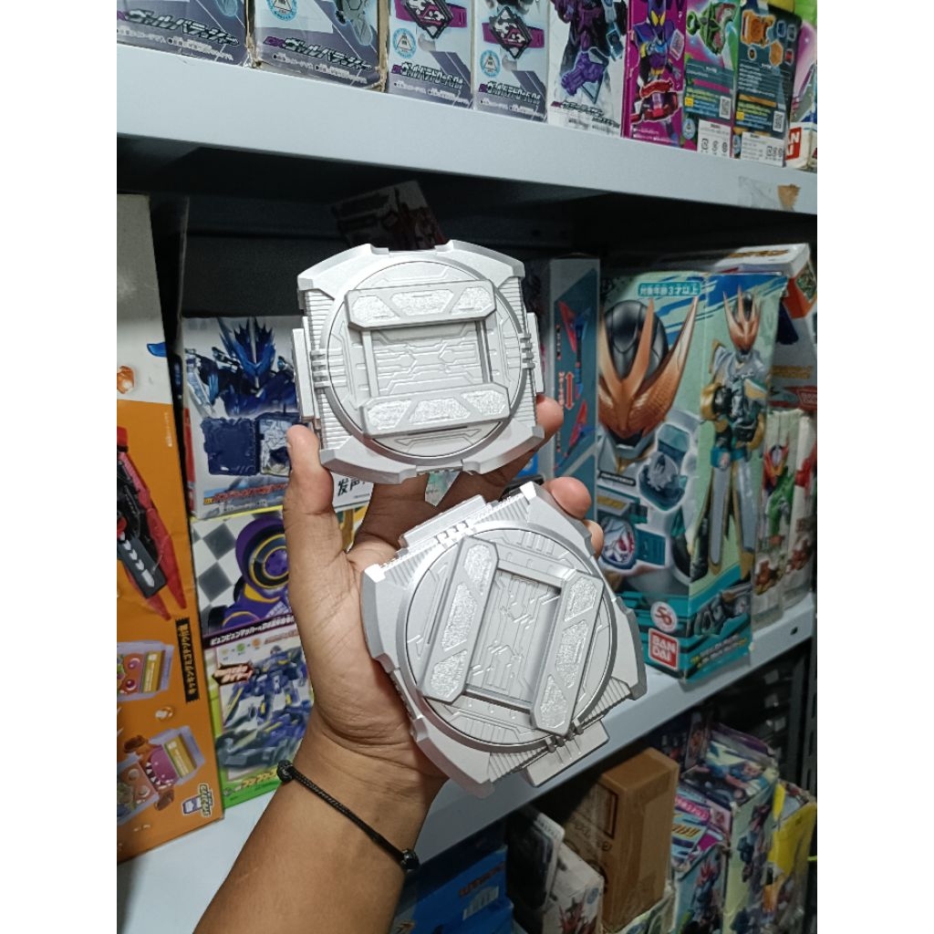 DX RAISE BUCKLE HOLDER DESIRE DRIVER - KAMEN RIDER GEATS