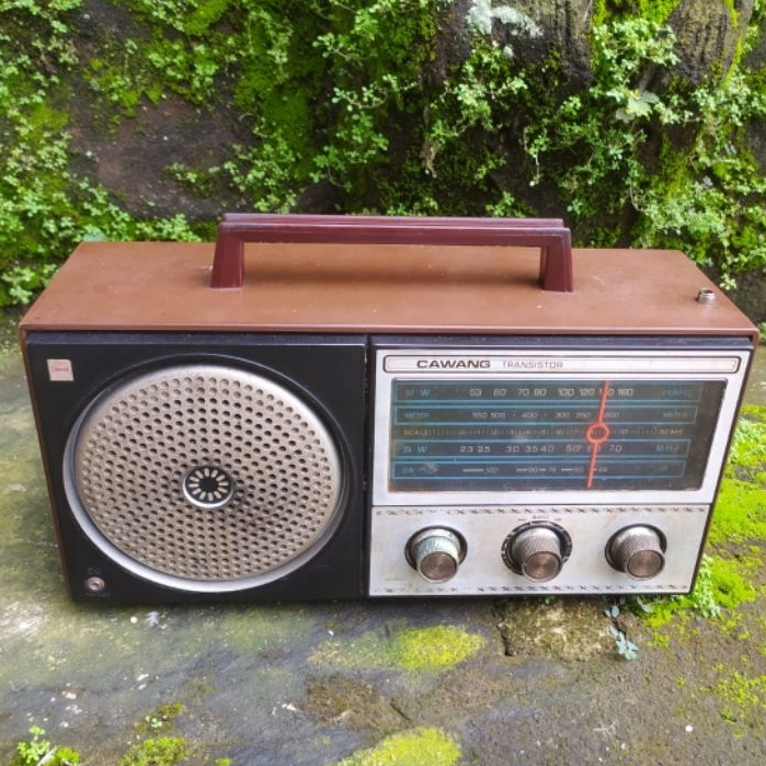 [ SUDAH DI MODIFIKASI ] KONDISI NYALA RADIO JADUL MERK CAWANG MESIN SUDAH DITAMBAH TUNER FM