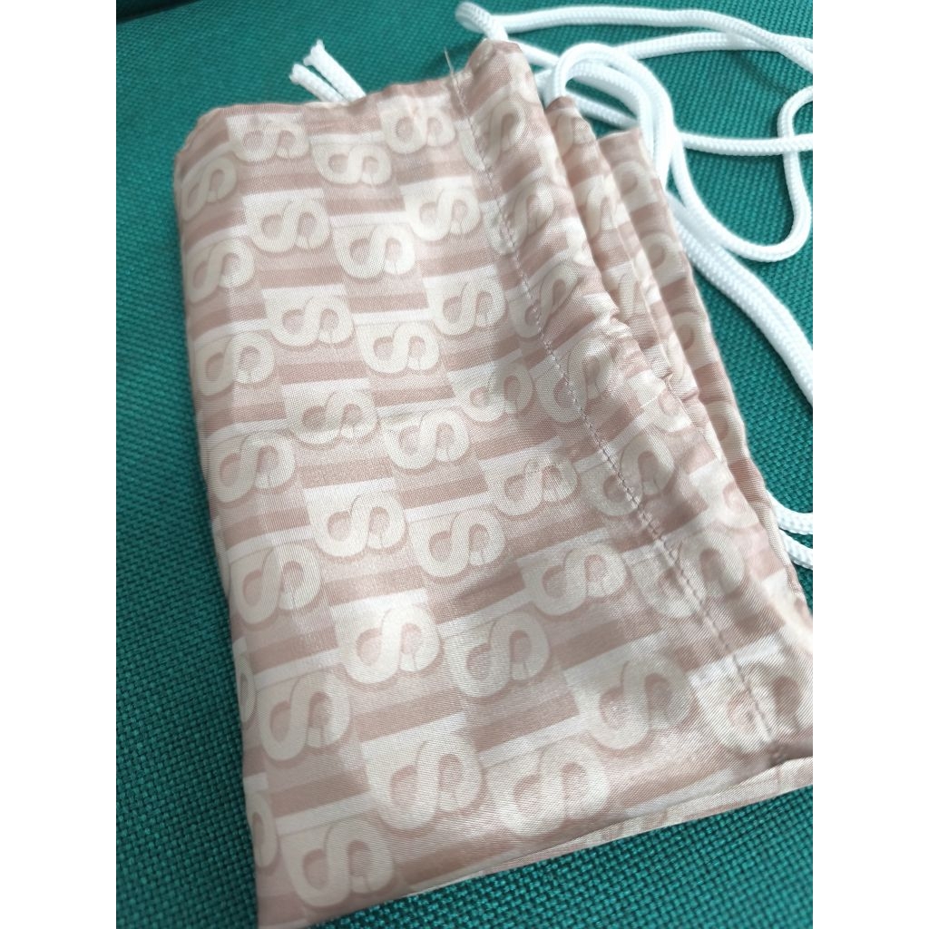 Buttonscarves Leena Drawstring Bag