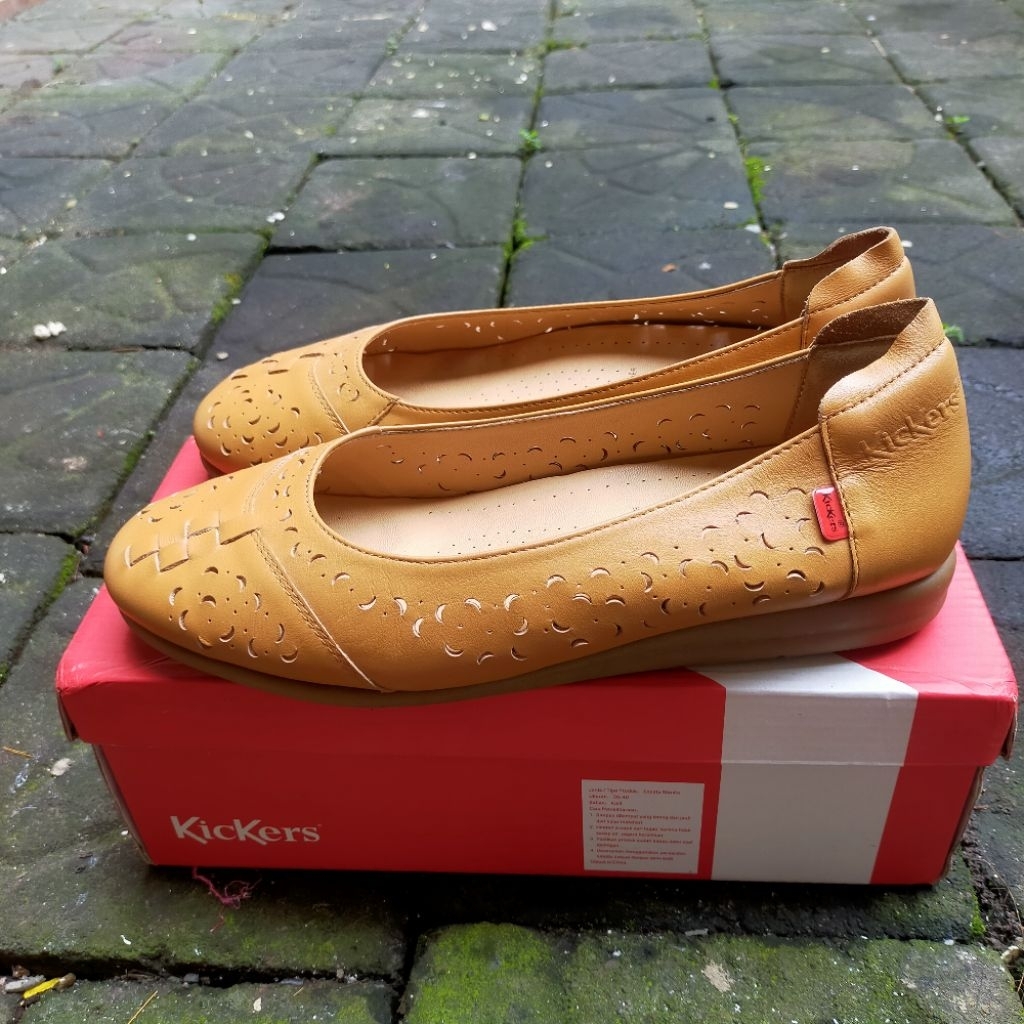 Preloved sepatu wanita kickers ORI