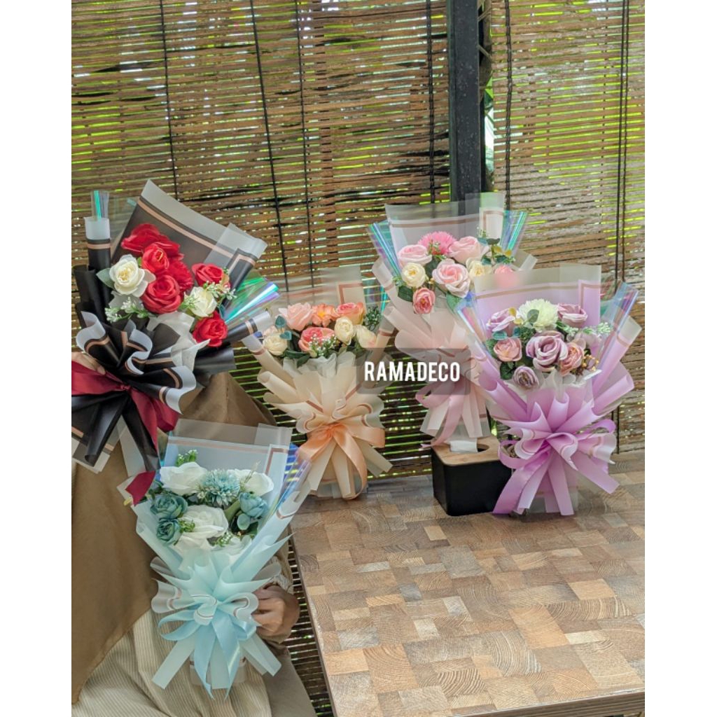 RAMADECO. READY. MIXYROSE BUKET MAWAR ARTIFICIAL BUKET BUNGA BUKET WISUDA BUKET SEMPRO BUKET ULTAH B