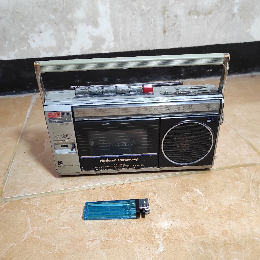 radio tape national panasonic model RX-1830w bekas off rusak buat pajangan koleksi sesuai di foto ( 