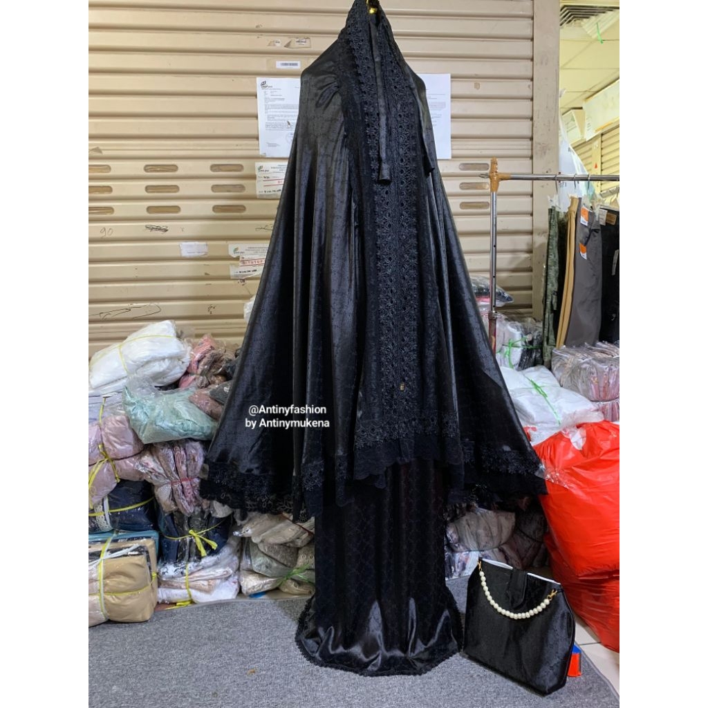 Mukena seraya renda / mukena sutra silk hitam dan putih/ mukena dewasa/mukena jumbo