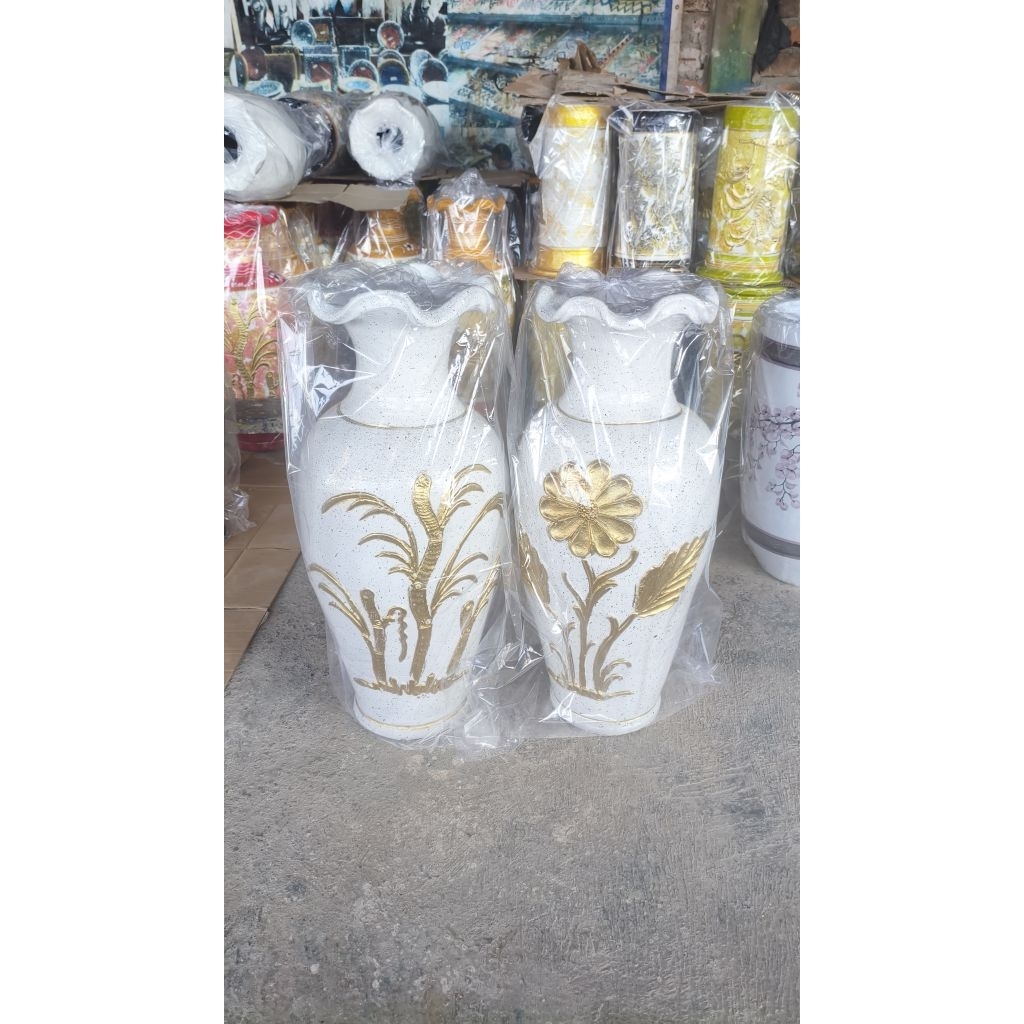GUCI GERABAH/KERAMIK WARNA PUTIH TINGGI 75 CM