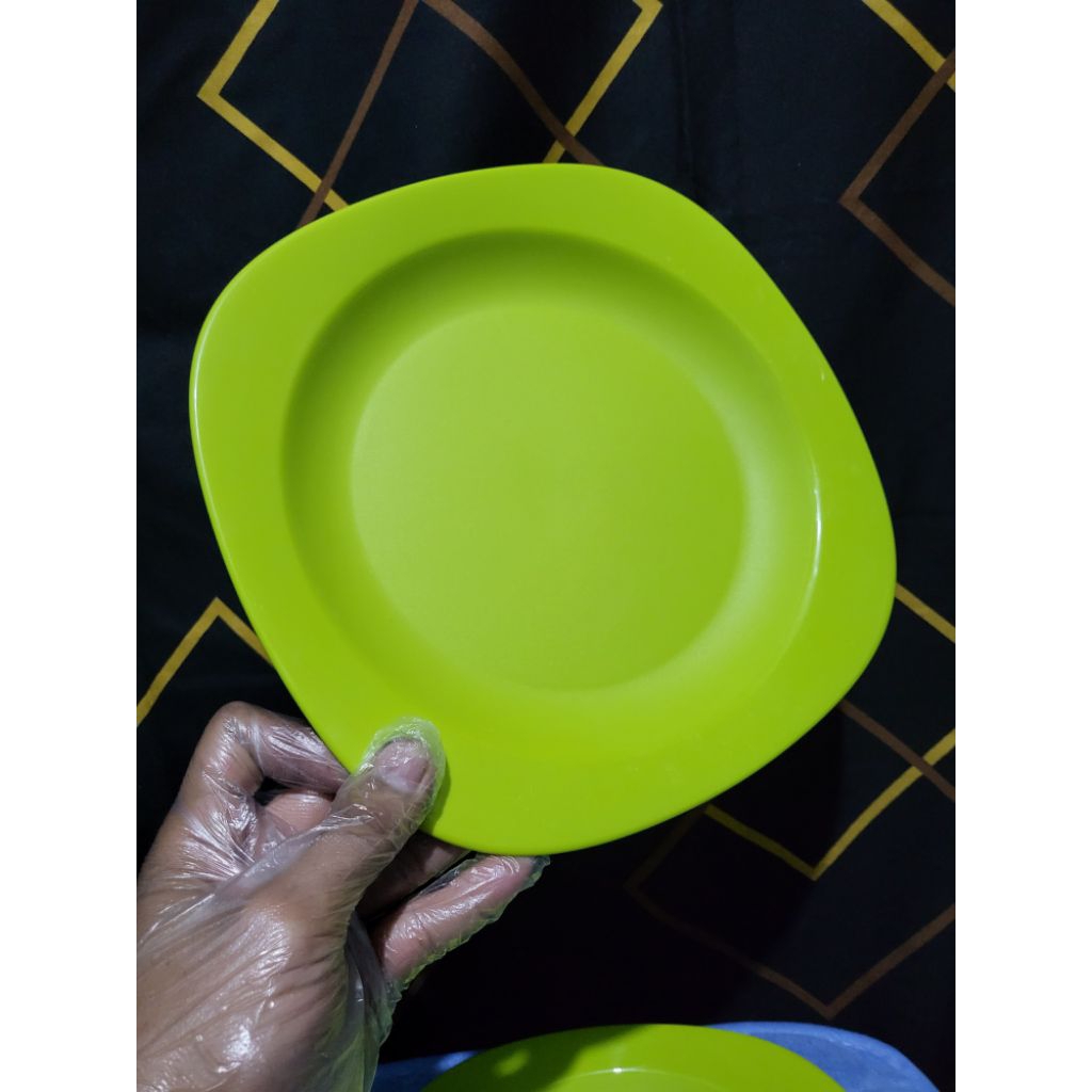 piring blossom plate hijau lime 390ml dan large deep plat merah (550ml ) by tupperware original