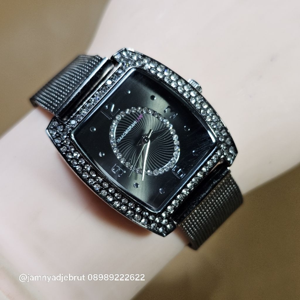 Jam Tonneau Isaac Mizrahi Live Black Diamond Bekas