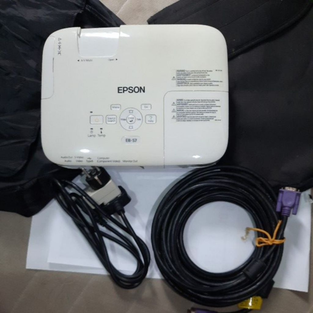 Proyektor Epson EB-X7