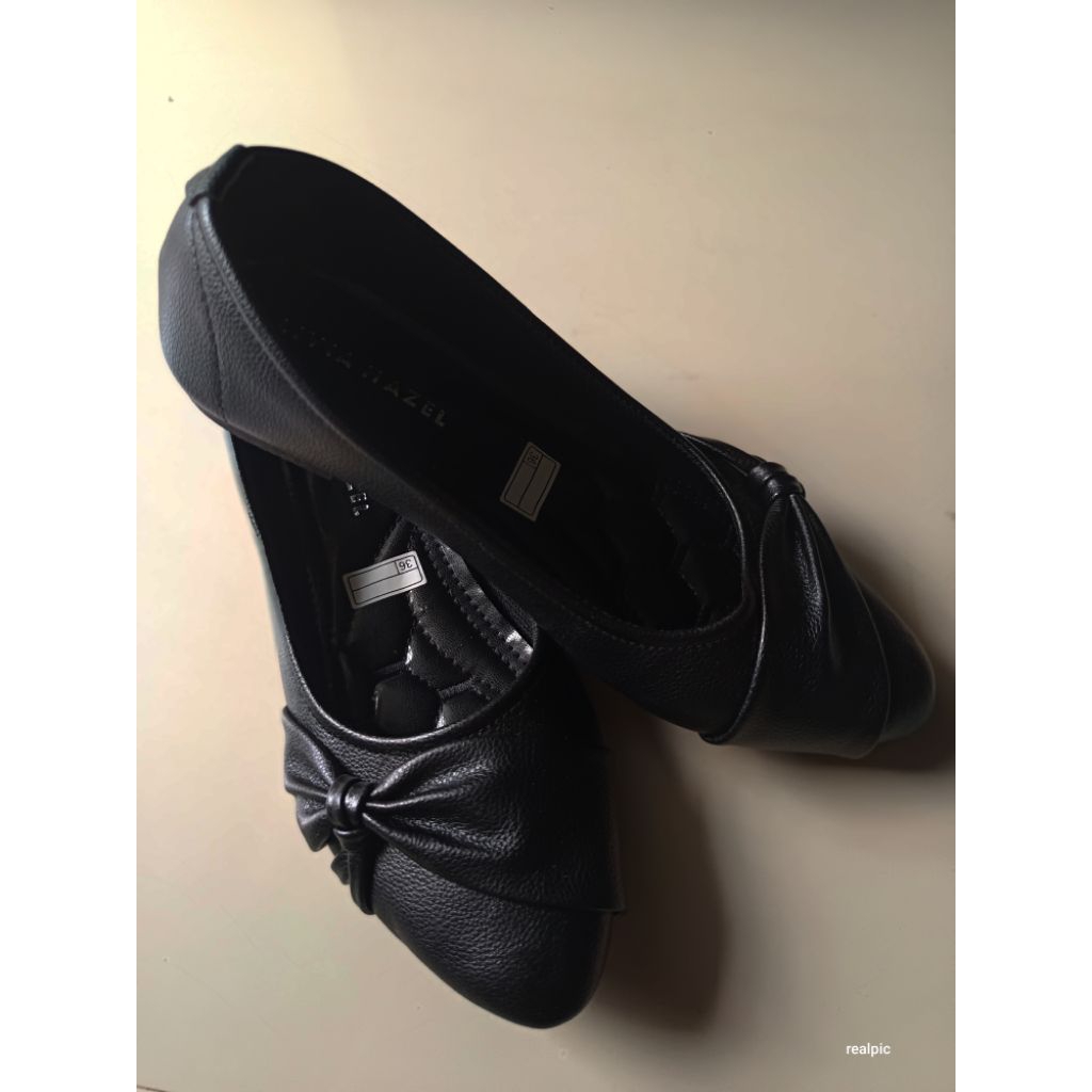flatshoes hitam Livia Hazel