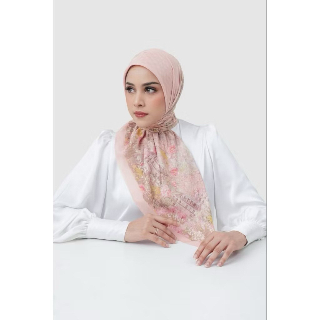 NEW as is (tanpa box) SIZE XL The Parisian 3.0 - Buttonscarves Voile Premium