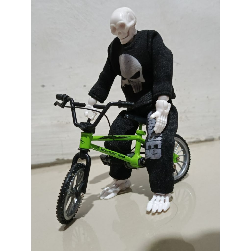 Miniatur sepeda bahan besi