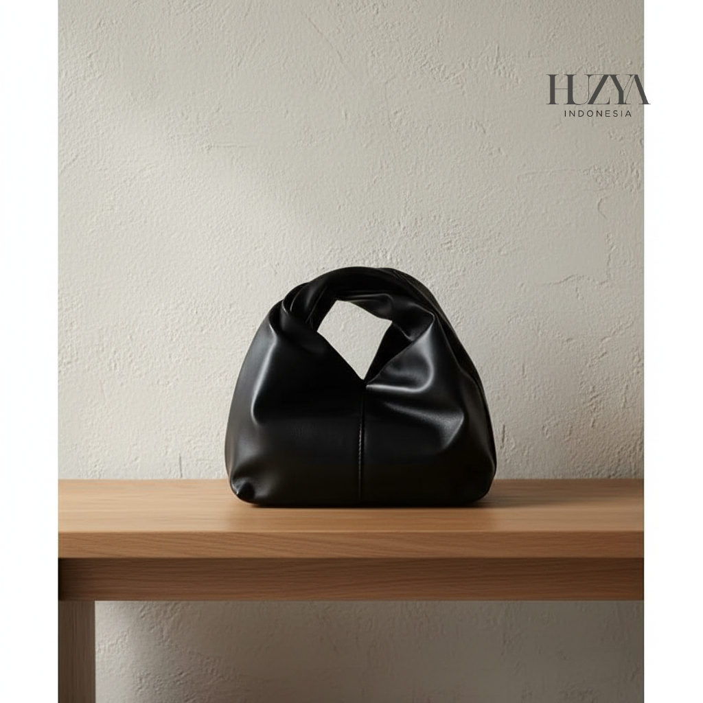 YOORA BAG Black– Korean Chic Mini Bucket Bag by Huzya
