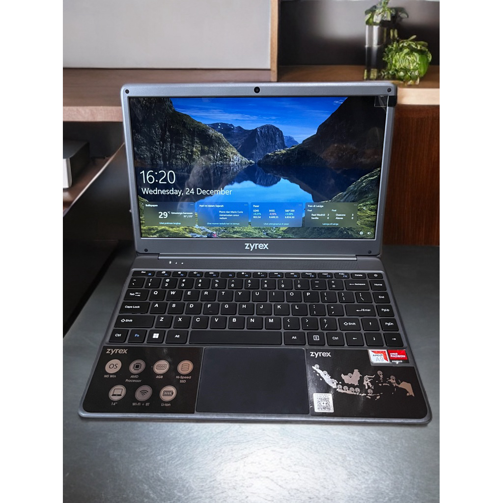 laptop zyrex amd A9 ram 4 ssd 128gb