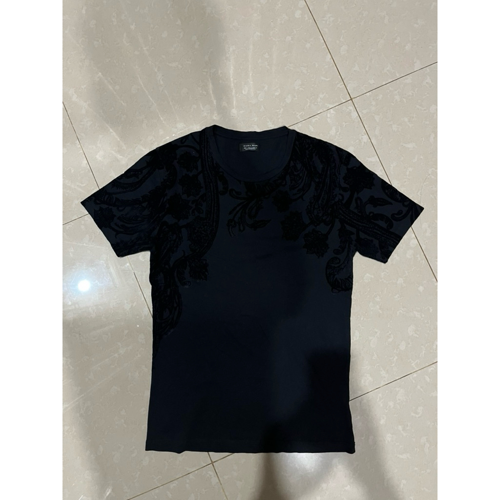zara man kaos floral velvet