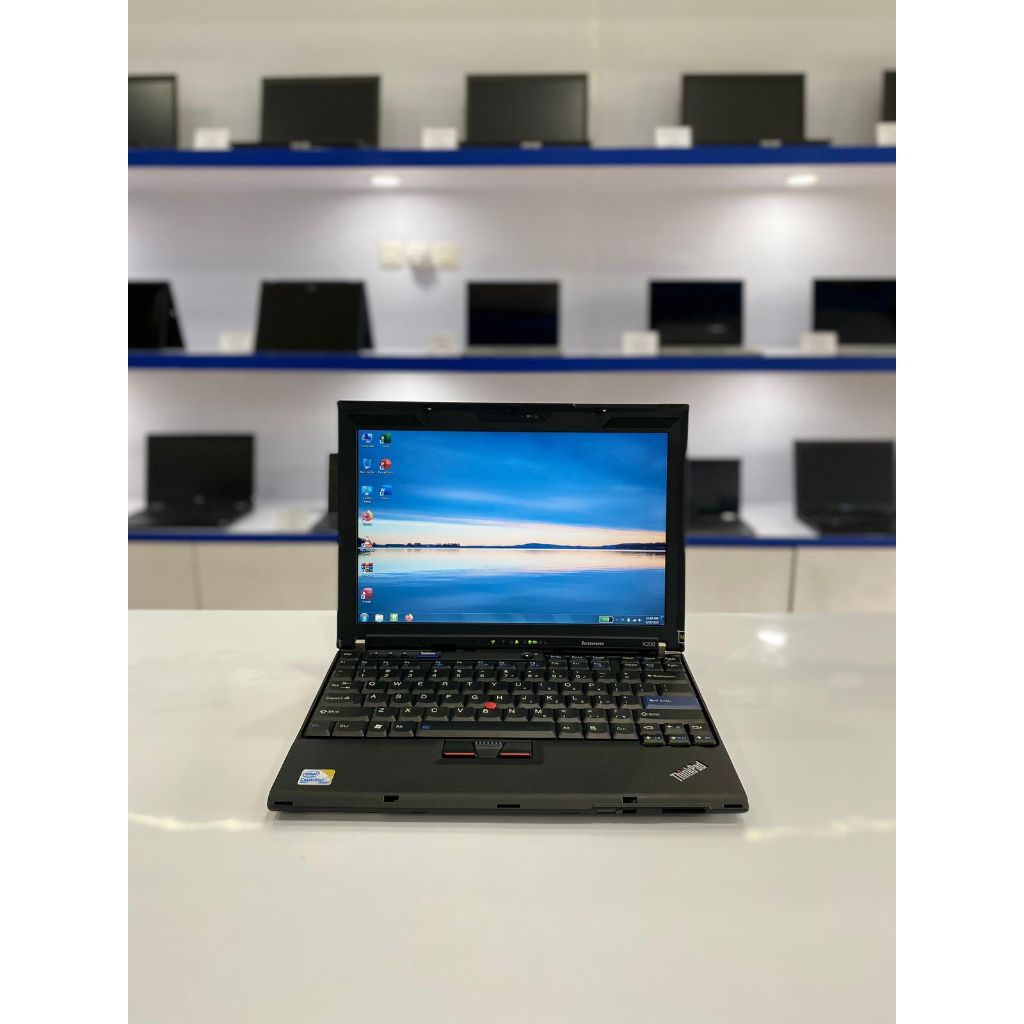 LAPTOP 1 JUTAAN YAITU LENOVO THINKPAD X200 CORE 2 DUO RAM 2 GB HHD 320 GB