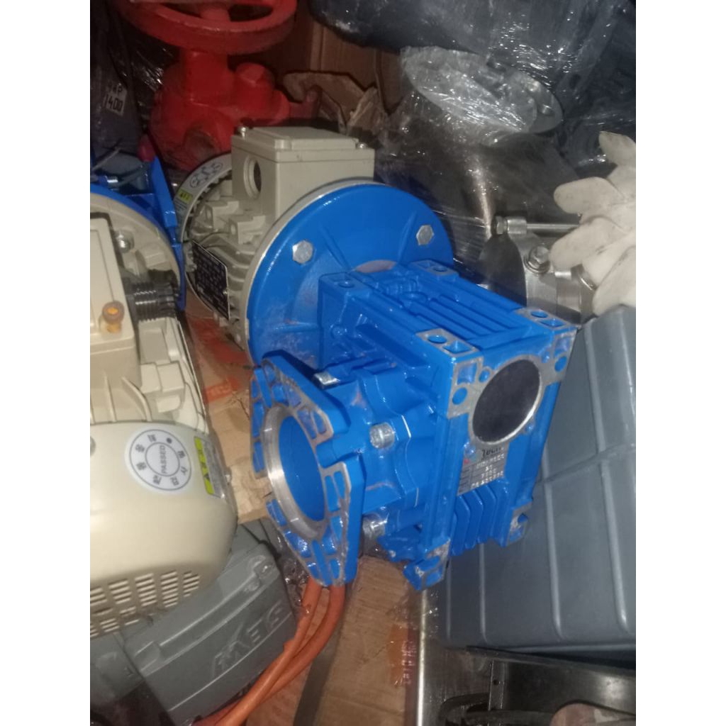 gear motor nmrv 050 20 ratio 1/2 hp 3 phase 380v bekas