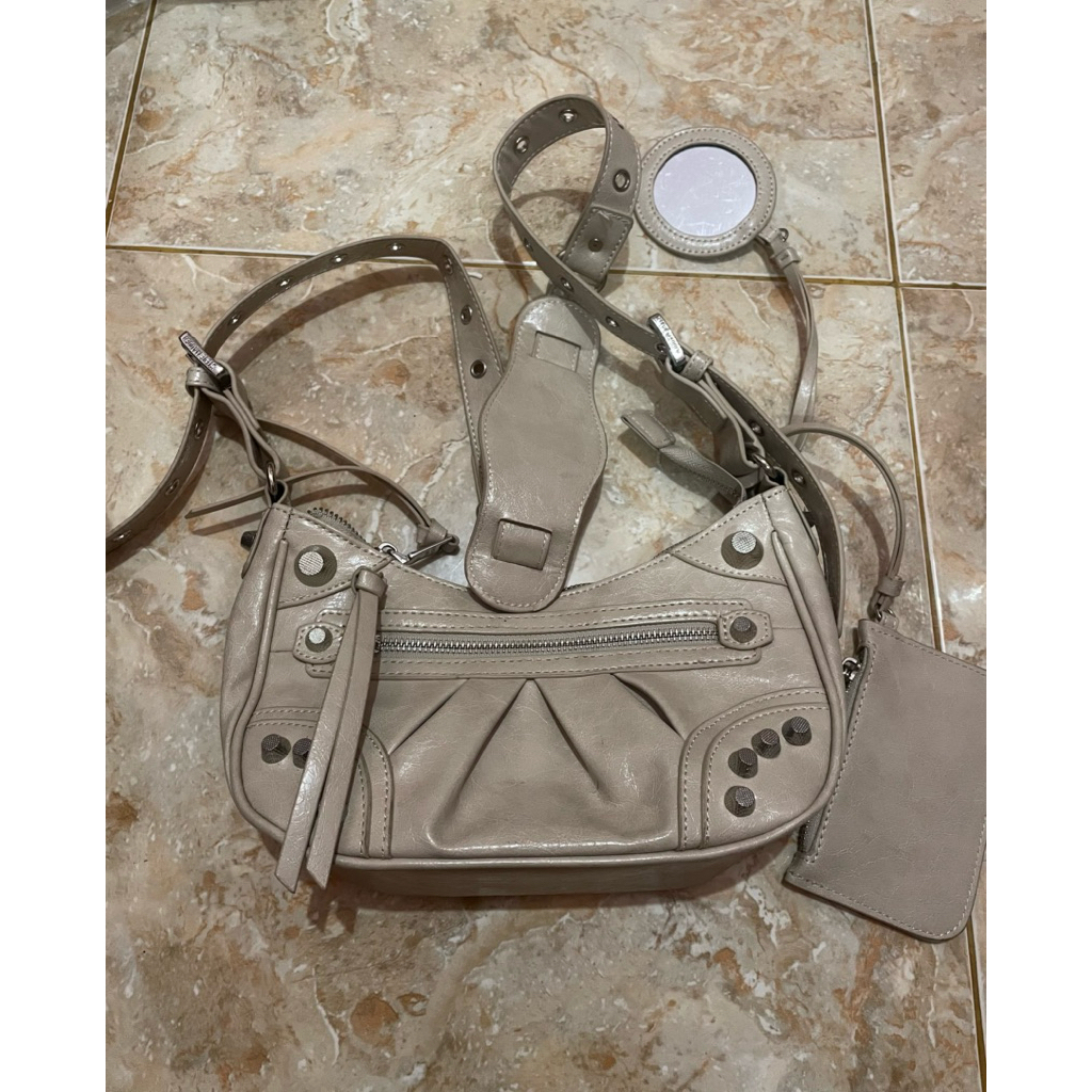 PRELOVED STEVE MADDEN BGLOWING