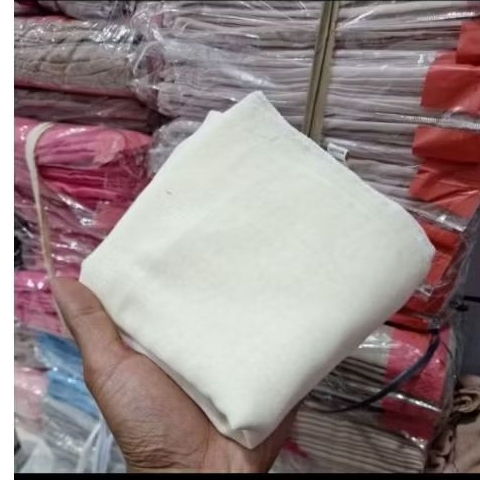 Hijab Segi Empat Vanila/Krudung Segi empat Putih Vanila
