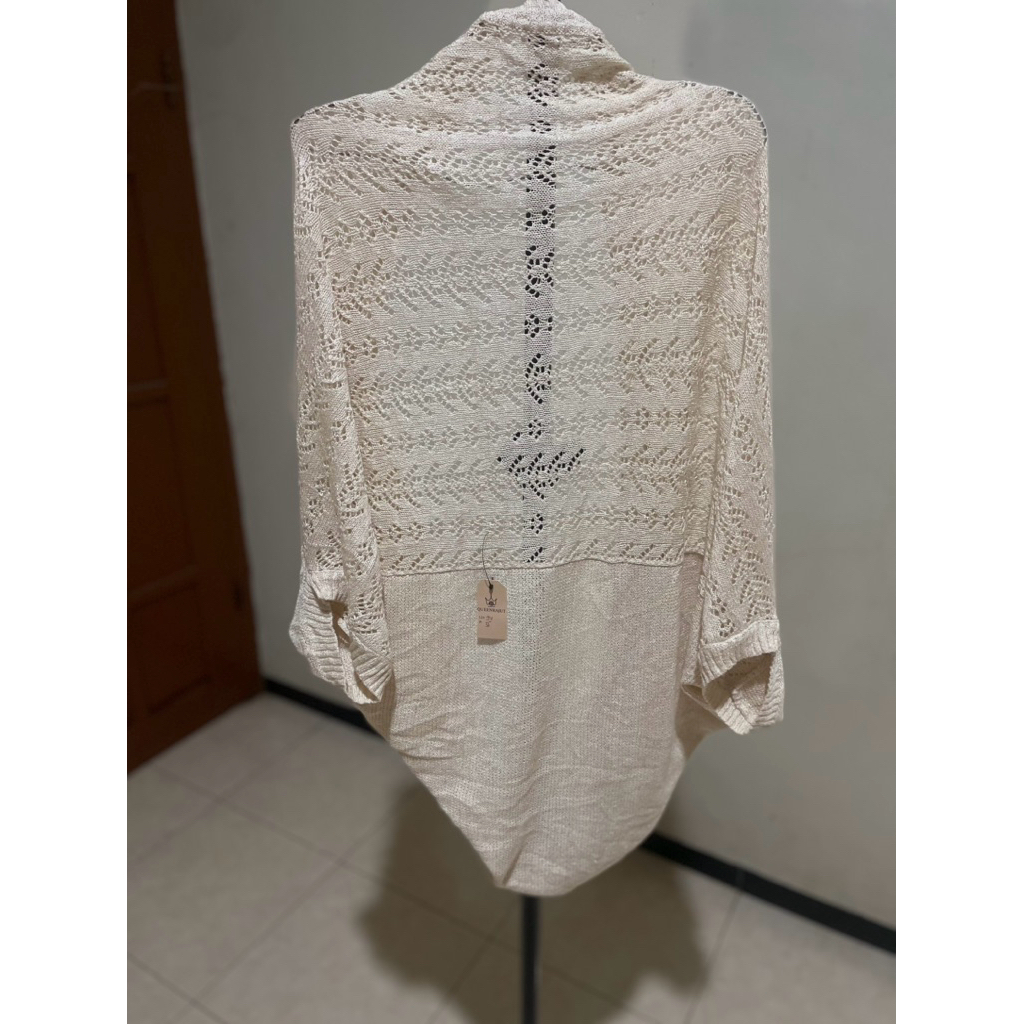 Outer Broken white cardigan Rajut Jaring OOTD Pantai