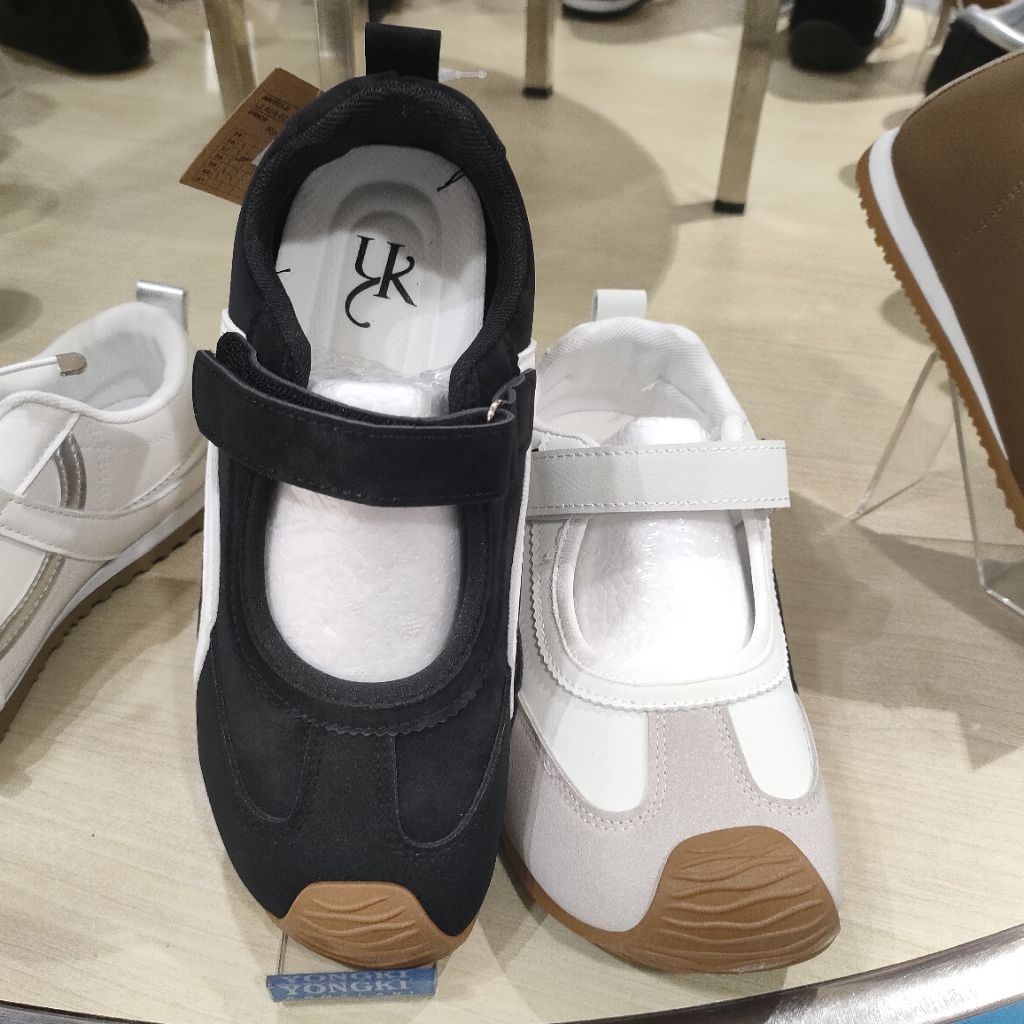 Sneakers Wanita Yongki 36-40