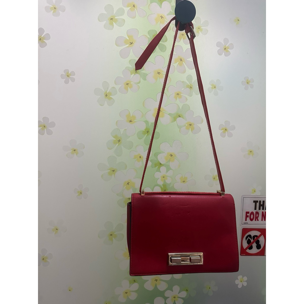 preloved tas red leather shoulder bag Saint Laurent Domino