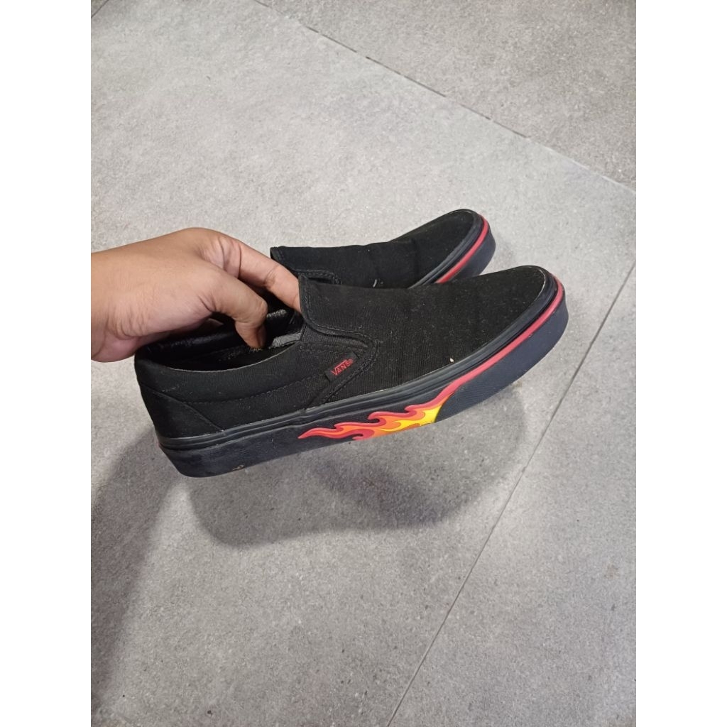 Vans slip on flame black on black