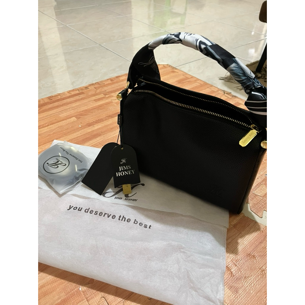 Preloved Tas Selempang Wanita Jims Honey Tania Black