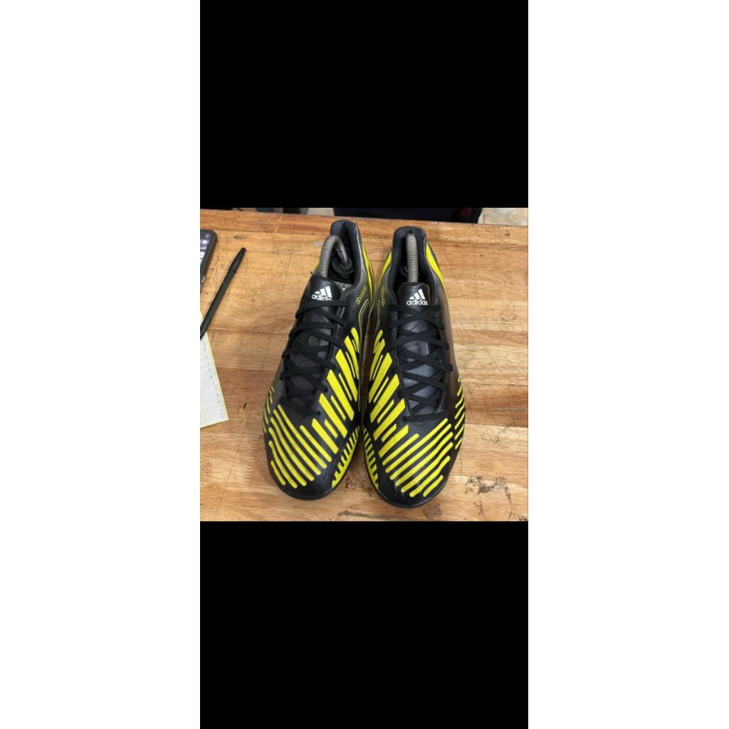 sepatu bola Adidas second