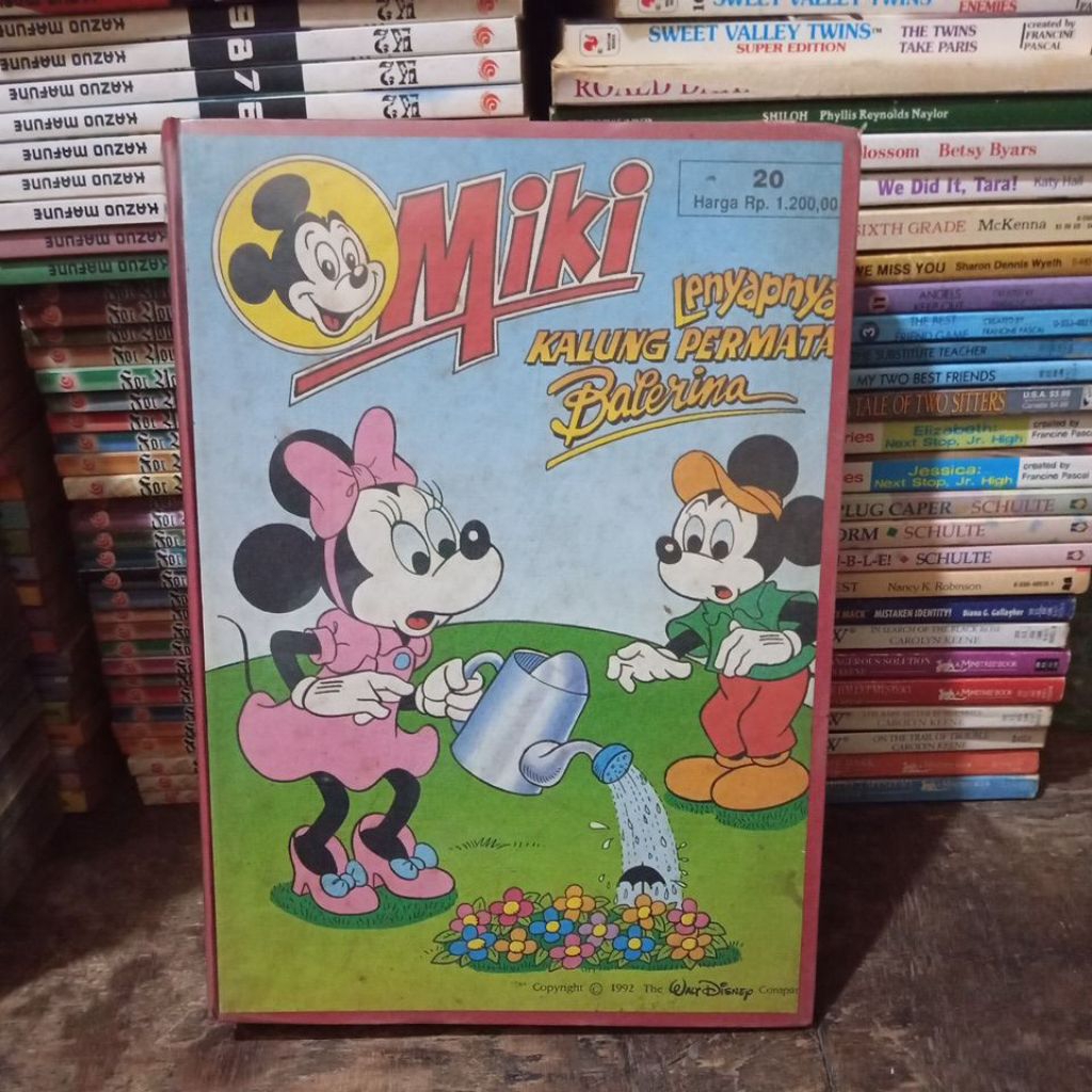 Bundel Donal Bebek. (isi 14 edisi yang berbeda). lihat semua gambar