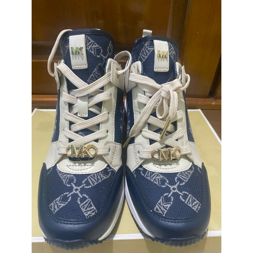 Preloved sepatu Michael Kors original store 100% ukuran 6.5US warna navy