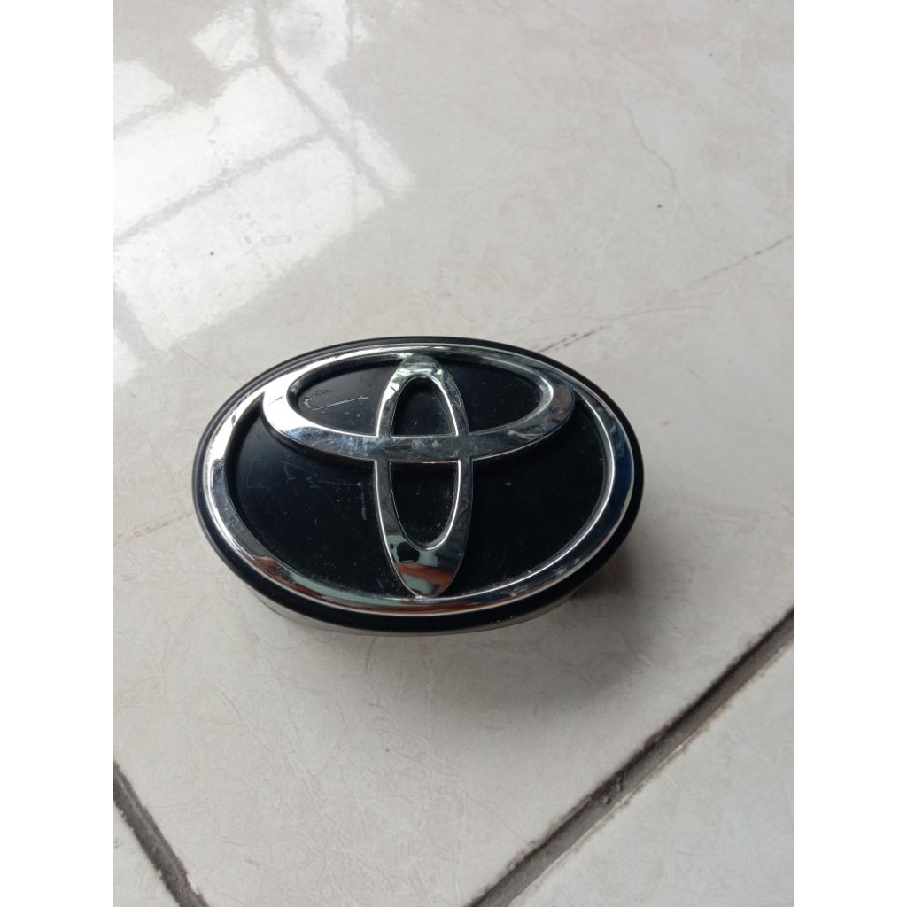 Emblem grill All new corolla Original