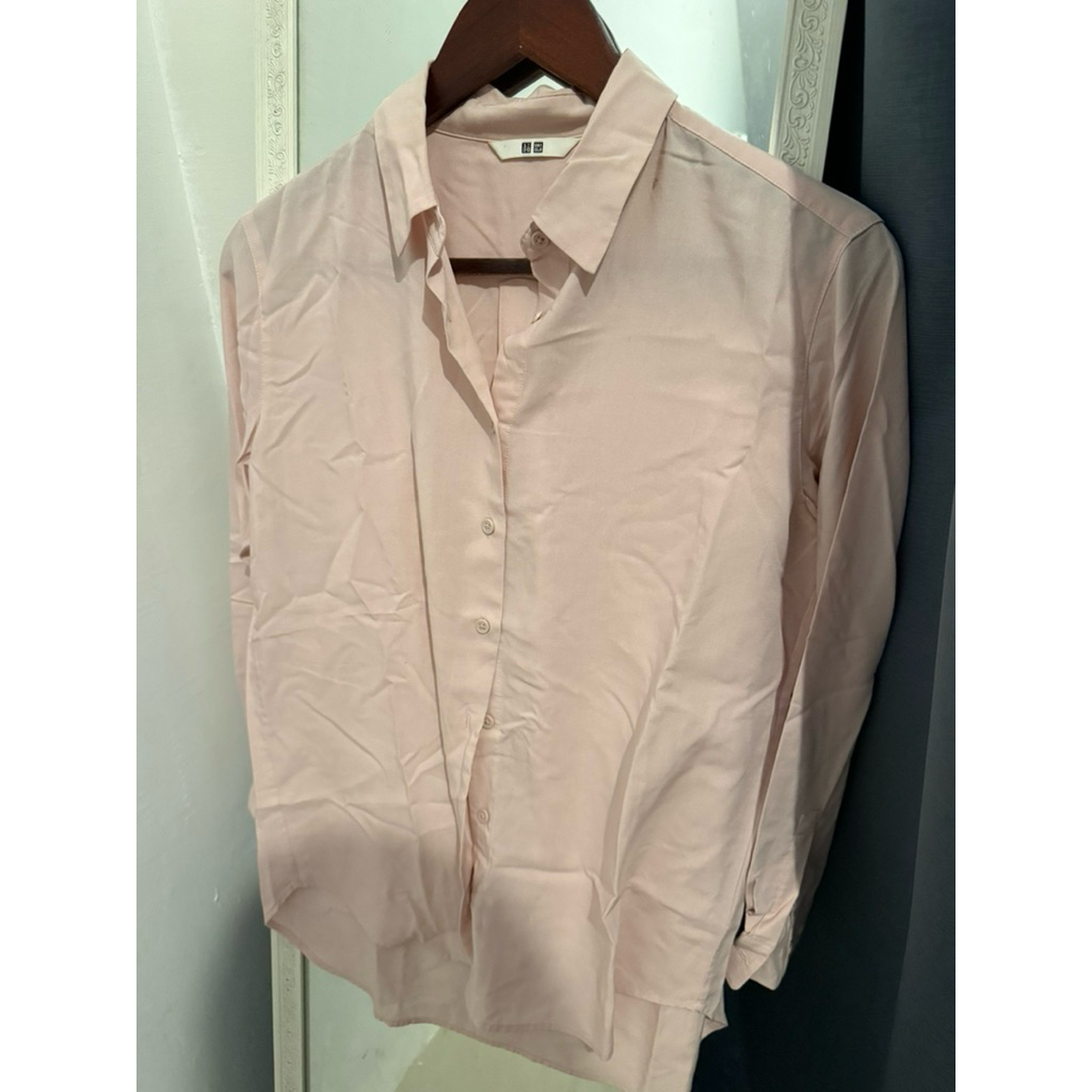 Uniqlo Kemeja Baby Pink