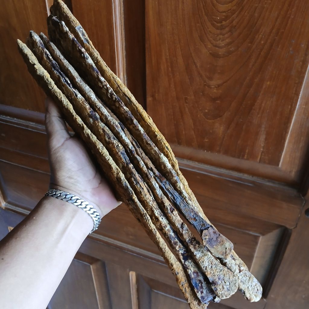 Borongan 2 Kg Besi Jenis Besi Pusaka Kuno Temuan Galian Tanah