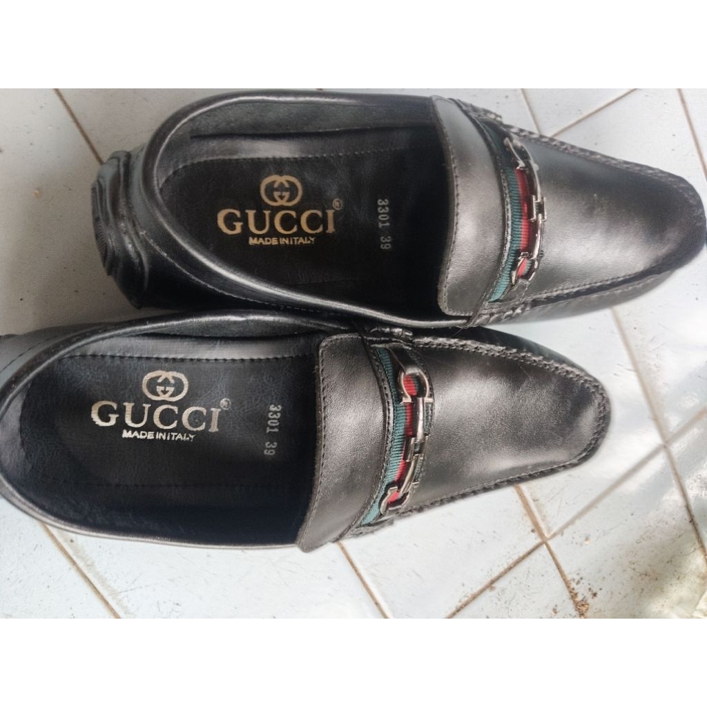 sepatu  bekas kulit asli