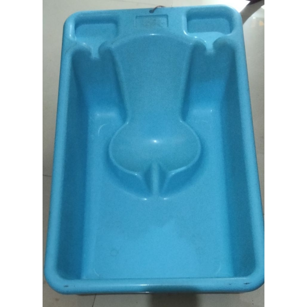 Bak mandi bayi bekas pemakaian pribadi