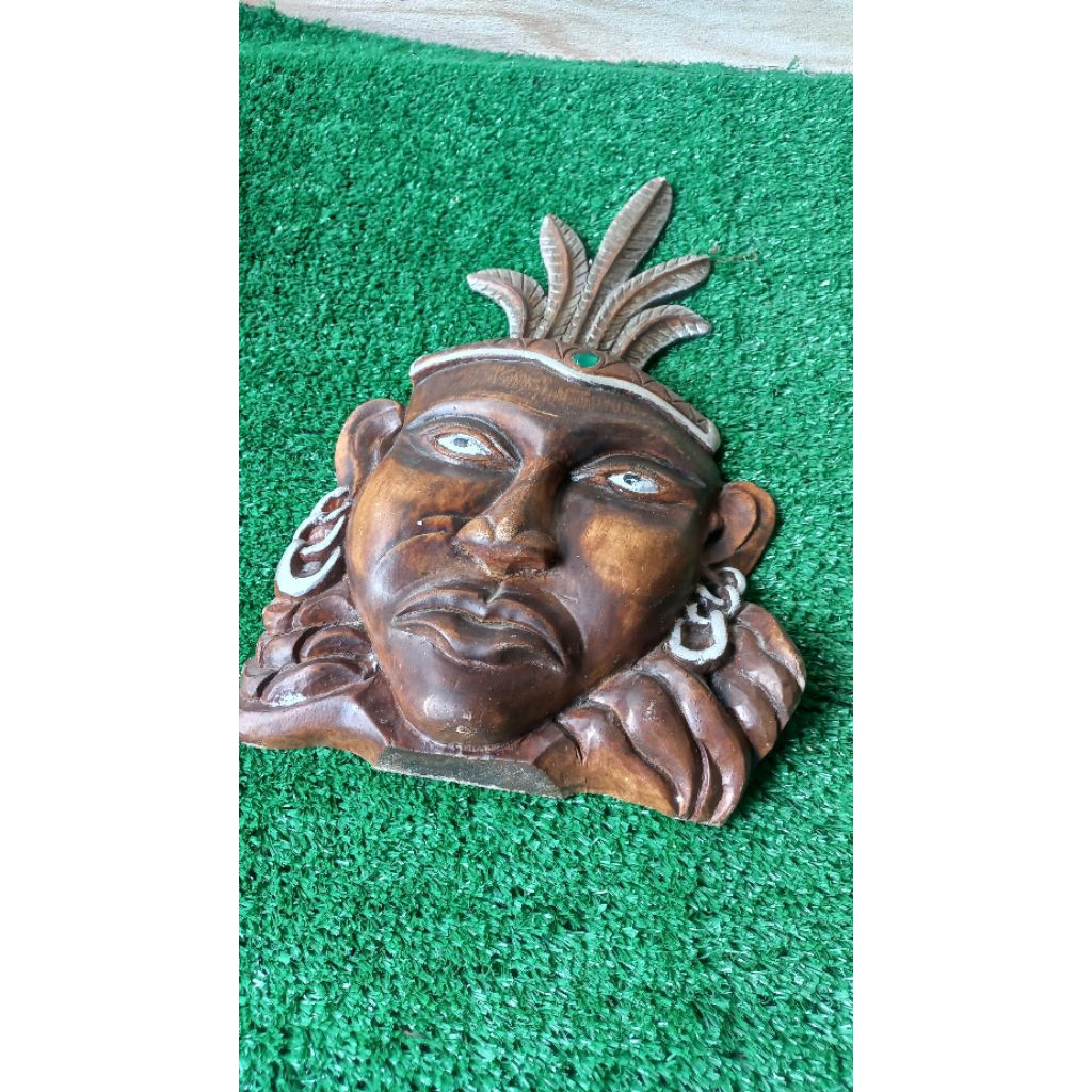 Topeng Kayu Antik