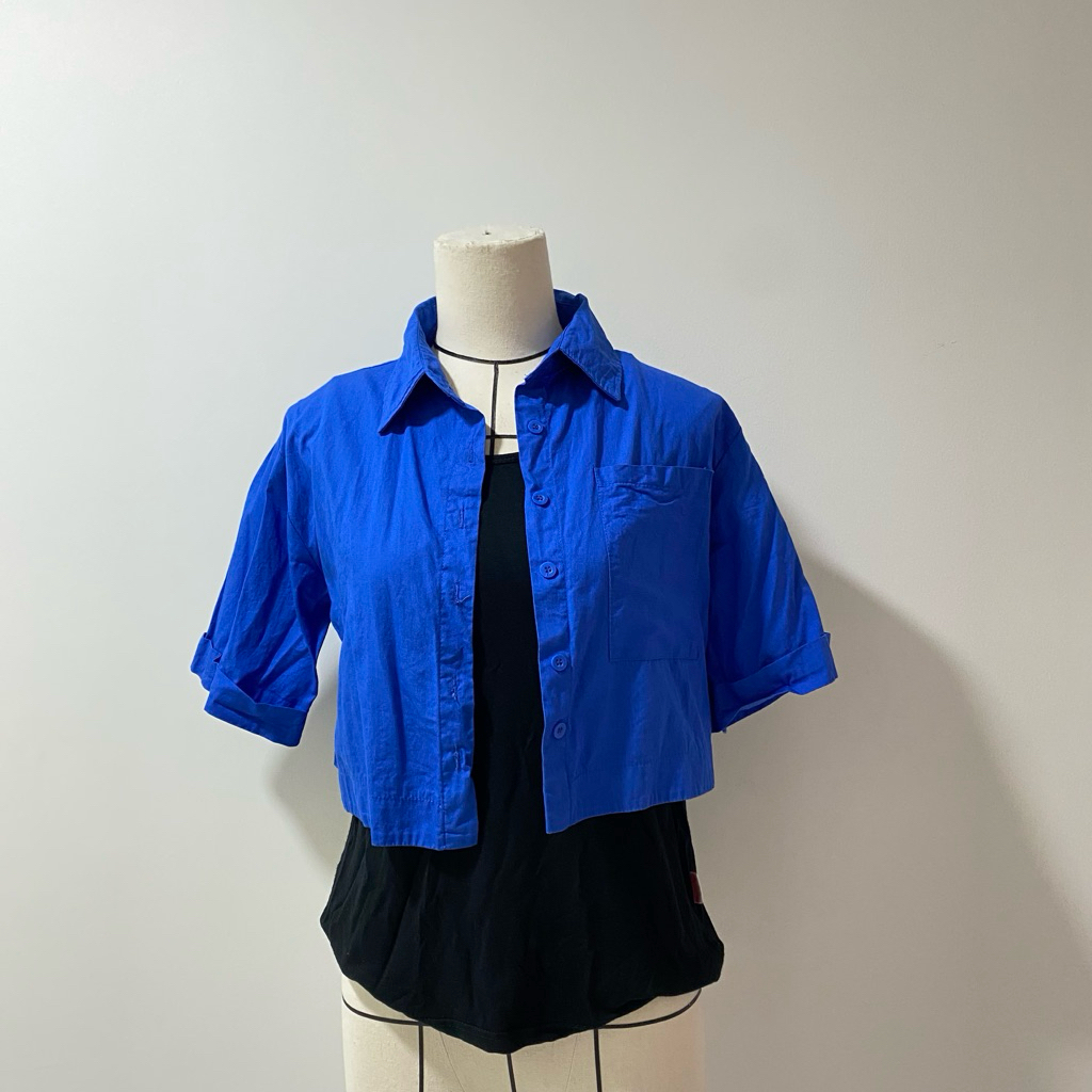 kemeja crop biru elektrik outer Ritz Ladiesk- preloved