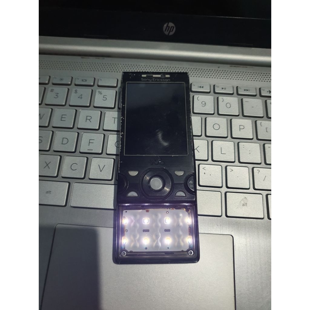 (Bukan hp normal) Sony Ericsson W995 hitam Hikaru