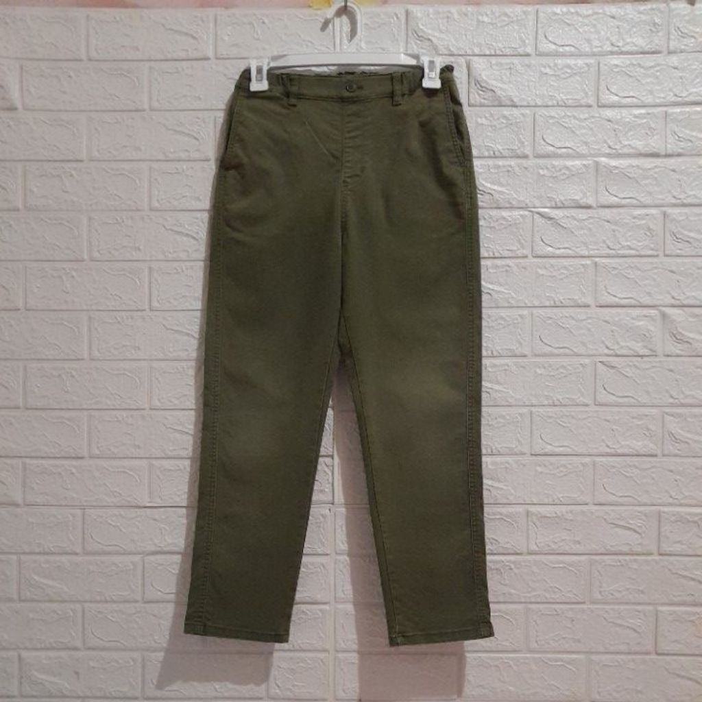 Celana chino anak UNIQLO army size 150/LP 60 P 87